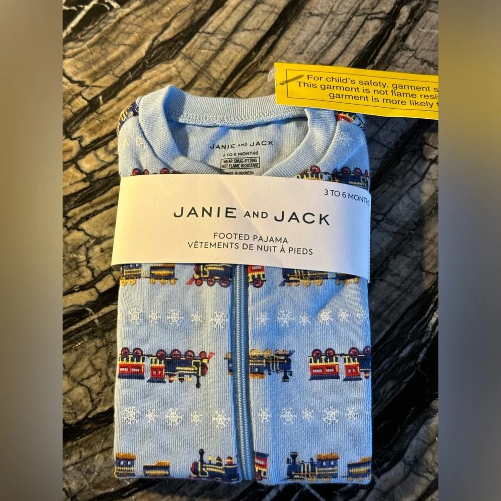 JANIE and JACK BABY GOOD NIGHT FOOTED PAJAMAS IN SNOWFLAKE EXPRESS